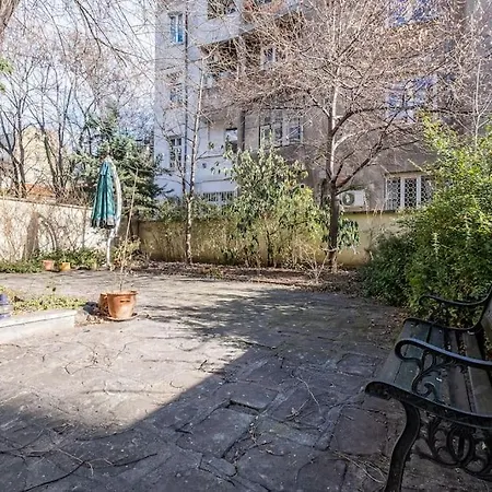 Апартамент Art Piece In Sofia's Center София